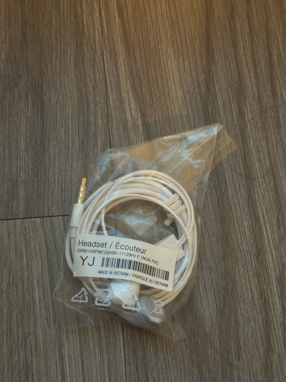 White Wired Headset with 3.5mm Jack - Universal Compatibility